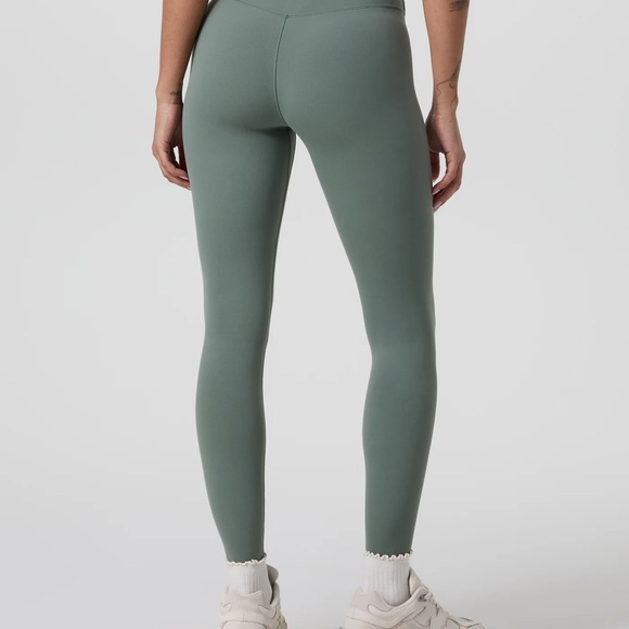 Vuori AllTheForm Legging in Marsh Green NWT - Picture 4 of 5